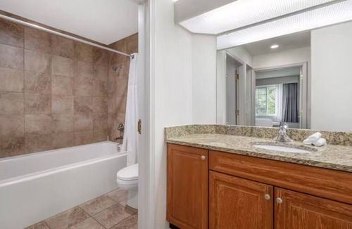 Mishawaka Hotel | Charming Stay Near Notre Dame w/Resort-Style Amenities l Two 2BR Suites