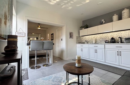 North Miami Beach Apartment | Charming studio in brilliant North Miami Beach