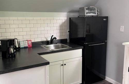 Beechmont Apartment | Charming studio in amazing Louisville with WiFi, AC