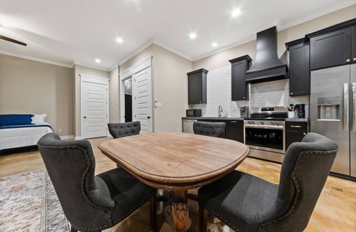 Crowley Apartment | Charming studio in marvelous historic downtown Crowley with AC, WiFi