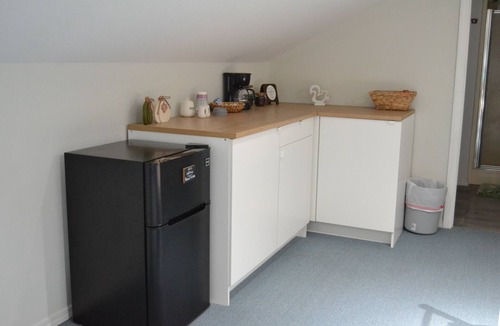 Long Beach Apartment | Charming studio in peaceful Long Beach with AC