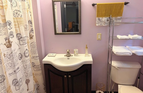 Jonesboro Apartment | Charming studio in pleasant Jonesboro with cool AC breeze and fishing access.