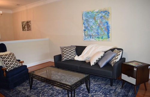 Columbia House | Charming Townhouse- Columbia SC Close to Downtown