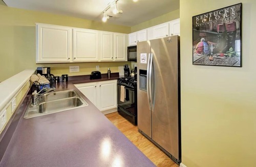 Cherokee Triangle House | Charming Townhouse in Louisville – Explore the Urban Oasis!