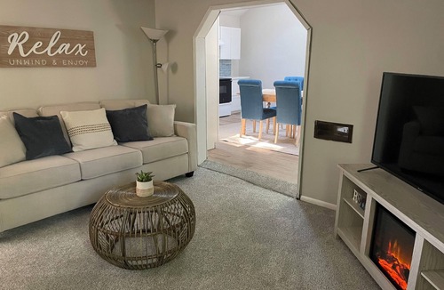 Town of Richmond Cottage | Charming & Updated 2-bedroom cottage with Private Beach Access 5 min walk, Grill