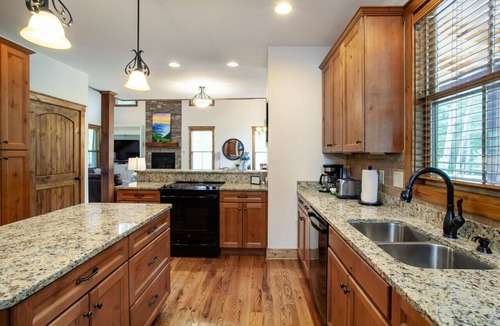 Townsend House | Charming Woodland Retreat w/Porch, Fireplace, & Golf