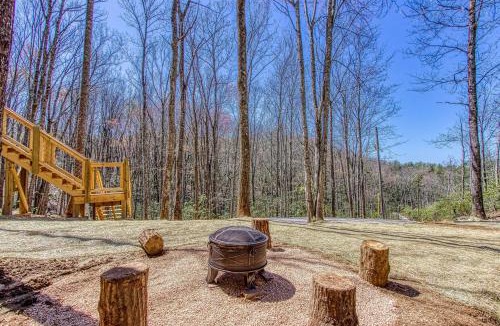Smoky Mountains Ski Chalet | Chasing Fireflies Treehouse