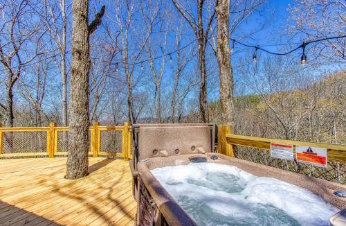 Smoky Mountains Ski Chalet | Chasing Fireflies Treehouse