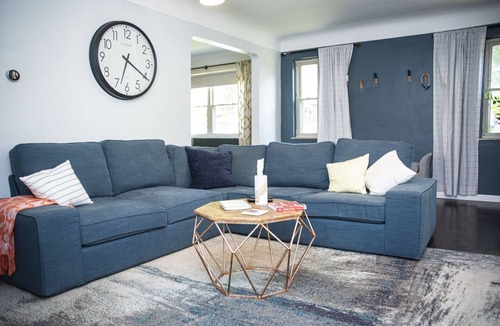 Roselawn Finance House | Château College Hill - Close to Bengals Stadium + Brink Brewing (Pet Friendly)