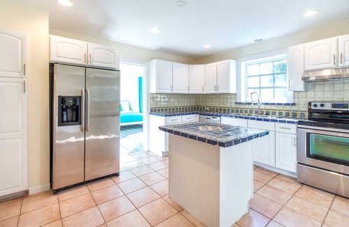 Hollywood Lakes Villa | Chateau Hollywood Luxury Home & Pool near Hollywood Broadwalk