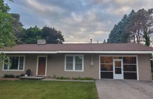 Cheboygan House | Cheboygan Getaway Waterways,Trails & Mackinac Island Adventures!