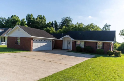 Columbus House | Cheerful 3-Bed Room Home in Columbus, MS