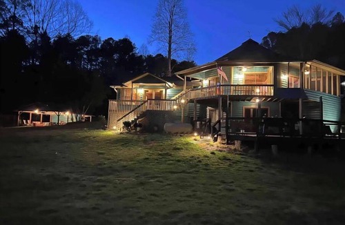 Ellijay Cabin | Cheerful 3 bedroom relaxing riverfront cabin with outdoor jacuzzi and Tv