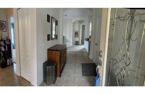 OakLeaf Plantation House | Cheerful 3 bedroom and 2 bathroom room house on a pond.