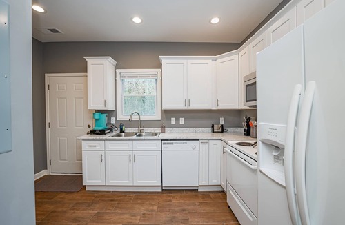 Laurens House | Cheerful Pet-Friendly Bungalow 1 Block from Downtown Laurens