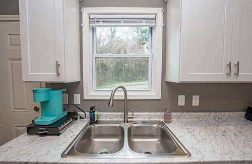 Laurens House | Cheerful Pet-Friendly Bungalow 1 Block from Downtown Laurens