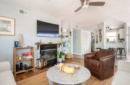 Colington Condo | Cheerful Sound Side Condo