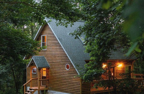 Rockbridge Cabin | Cheerful Two Bdrm Cabin With Hot Tub & Pet Friendly