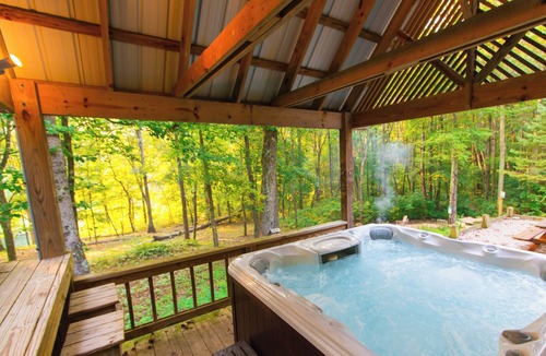 New Plymouth Cabin | Cherry Ridge Retreat Waters Edge - Hocking Hills Luxury Cabin with hot tub and fire place