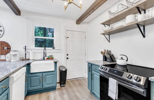 Sans Souci House | Cherrydale 2BR/2Ba Minutes to City & Nature