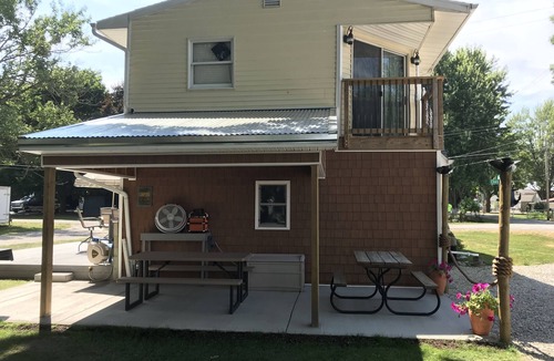 Brooklyn House | Chestnut Cove @ Wamplers Lake