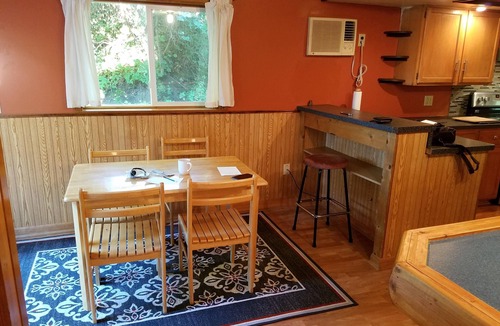Lake Linden House | Chez Moi Lake Linden - 1500 sq ft vacation home