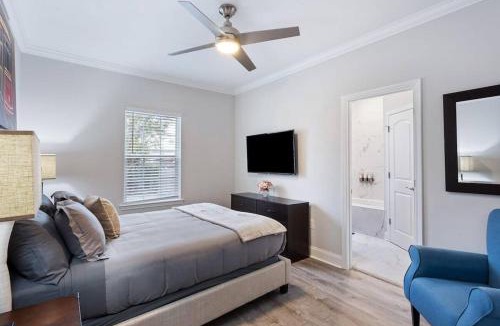 Tulane - Gravier House | Chic 5 Bedroom Home Near French Quarter