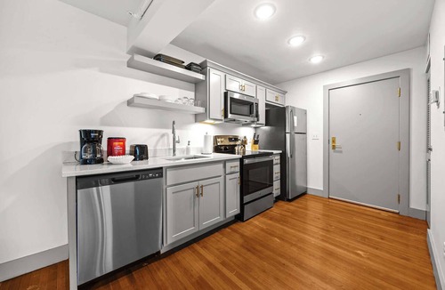 Downtown Louisville Apartment | Chic & comfy unit in Louisville's Medical District