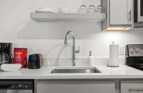 Downtown Louisville Apartment | Chic & comfy unit in Louisville's Medical District