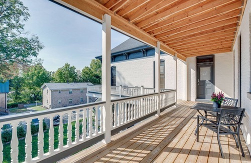 New Albany Apartment | Chic & Historic Apartment ~ 6 Mi to Louisville!