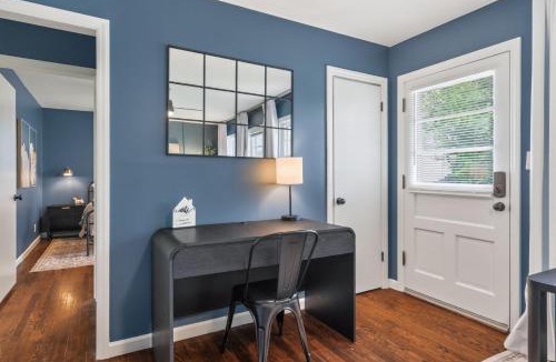Independence House | Chic Home with Huge Grassy Yard 7 mins to Arrowhead Stadium