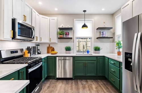 Pittsburgh House | Chic Home With Large Private Yard - Easy Commutes, Pets OK, Parking
