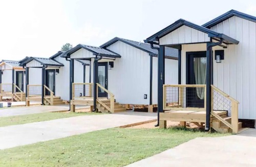 Lincoln Apartment | Chic Lake Bungalow: 2 Queens, Deck, Lake Access