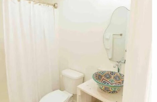 Lincoln Apartment | Chic Lake Bungalow: 2 Queens, Deck, Lake Access