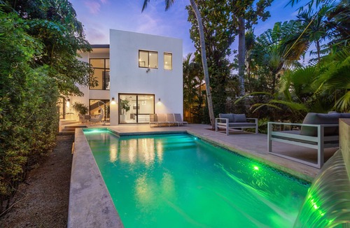 Northeast Coconut Grove Villa | Chic Miami Villa w/Private Pool - 30+ Night Stays Only