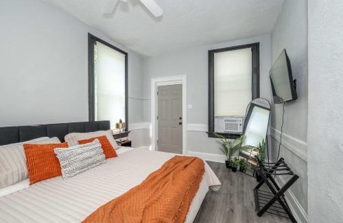 Walnut Hills Apartment | Chic Modern Gem with Style