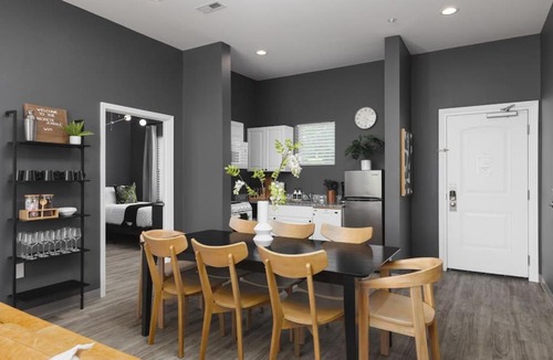 Maxwell Apartment | Chic Nashville 4 Bedroom, 7 Beds - Walk to Restaurants