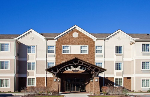 Saint Marys  Allen County Apartment | Chic Queen Studio | Kitchen, Free Breakfast & Pool