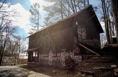 Tracy City House | Chic Retreat: Glamping Fun Awaits You and Your Besties in Tracy City, TN