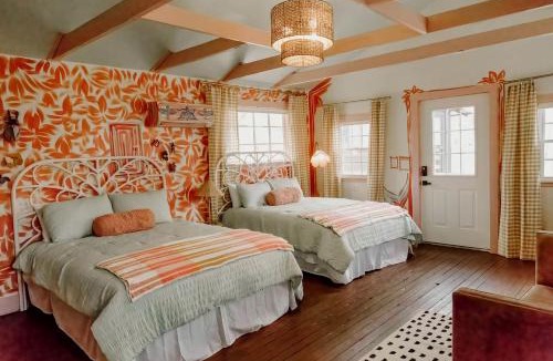 Tracy City House | Chic Retreat: Glamping Fun Awaits You and Your Besties in Tracy City, TN