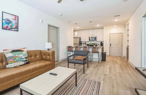 Clemson Apartment | Chic Stay 3 Mins to Hartwell Village + Pool