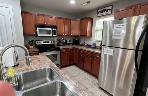 Pigeon Forge Cottage | Christmas Condo w/garage just off the Parkway in Pigeon Forge, TN
