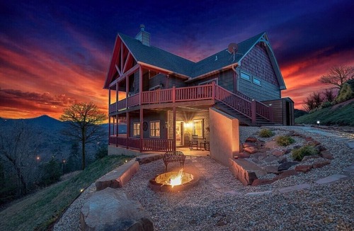Hiawassee House | Christmas in the Mtns with Amazing Mountain Views!