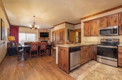 Gatlinburg Resort | Christmas Resort with 4 bedrooms and AC in beautiful Gatlinburg