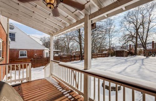 Latonia House | Cincy Area Bungalow w/Deck & Yard, Pets Welcome!