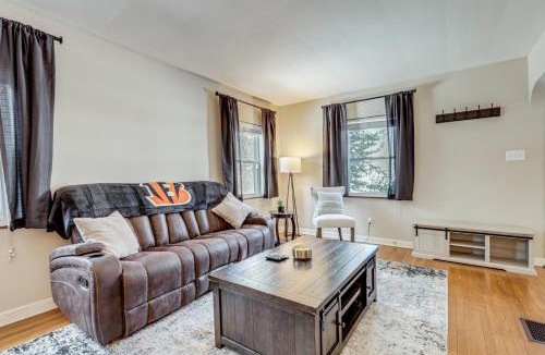Latonia House | Cincy Area Bungalow w/Deck & Yard, Pets Welcome!
