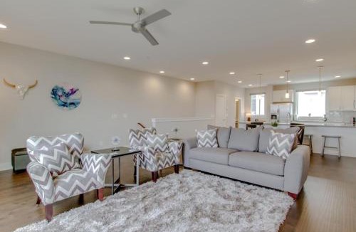 Katie Hill Neighborhood House | City Overlook Luxury Amenities Minutes to Downtown