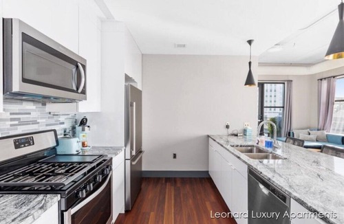 Nelson Apartment | Cityscape Apartment w/Terrace - Leonard Luxury Apartment