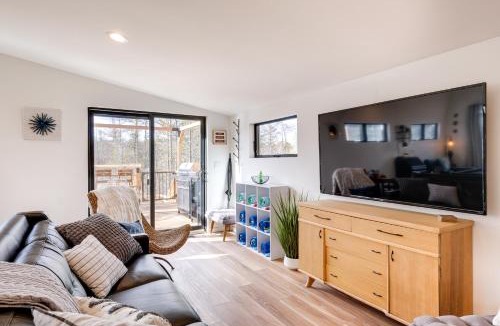 Bellaire House | Clam Lake Vacation Rental w/Deck & Shared Dock!