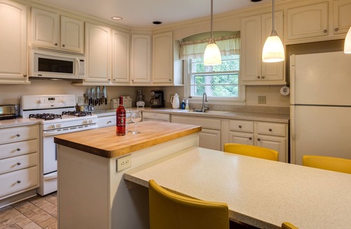 Earlysville House | Clarington | Spacious Four Bedroom Home with a Pool in mountains